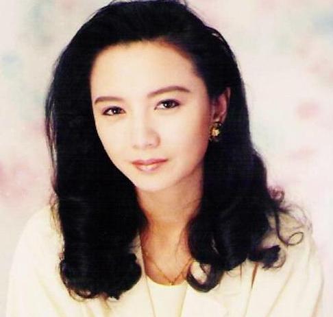 “豪門棄婦”曾華倩，被遺忘20多年，如今兒子成游泳冠軍